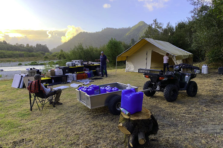 Guides Gino Bernero and Randy Hamann setting up camp.